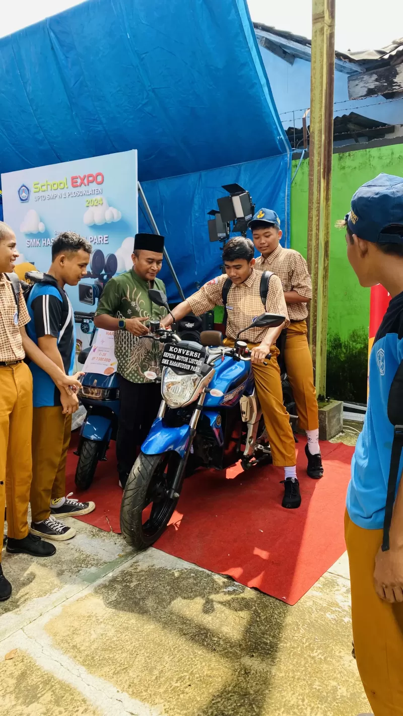 SMK Hasanuddin Pare Ikut serta dalam Expo School di SMPN 1 Plosoklaten